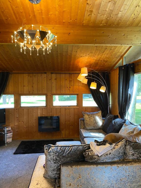 Heatherwood Lodge room 5